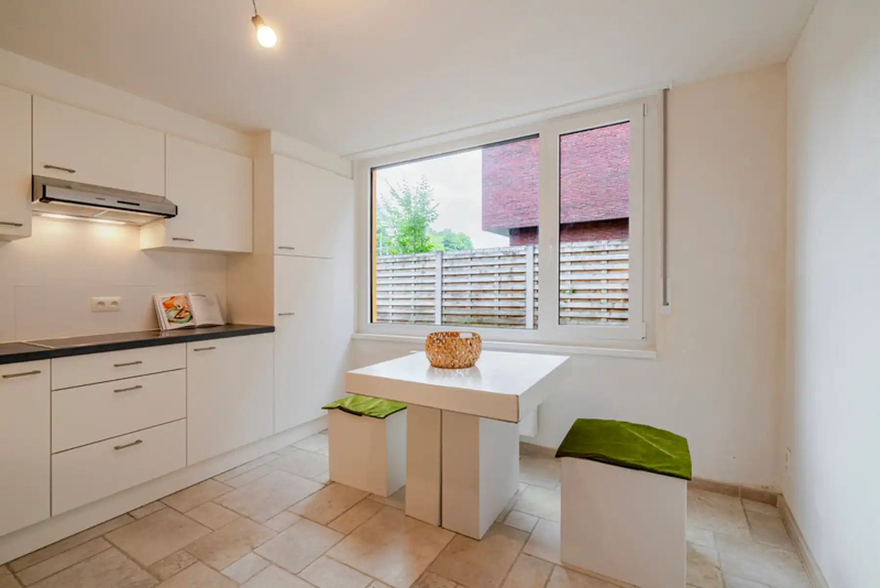 Gerenoveerde gezinswoning met 4 slpk aan station van Beernem foto 9