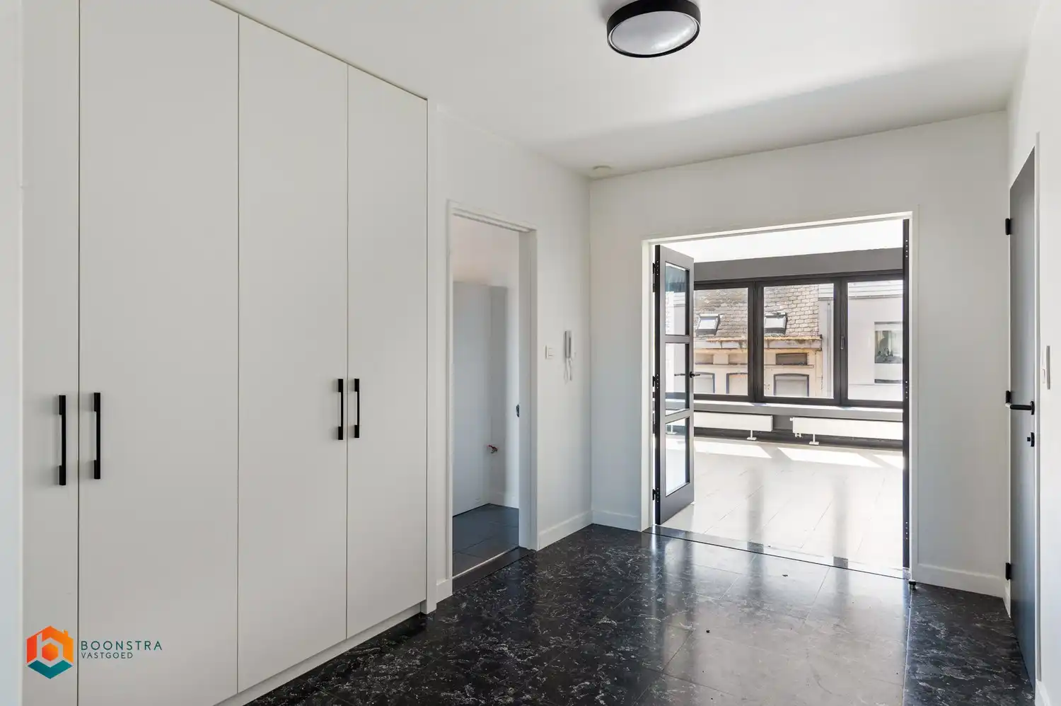 Gerenoveerd 2 slpkr appartement met uniek zicht op TOP locatie foto 8