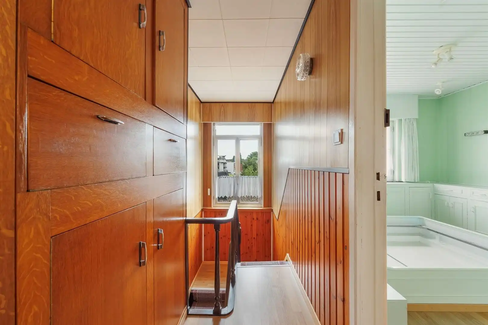 Royale 3-slaapkamerwoning met garage, werkplaats en tuin foto 20