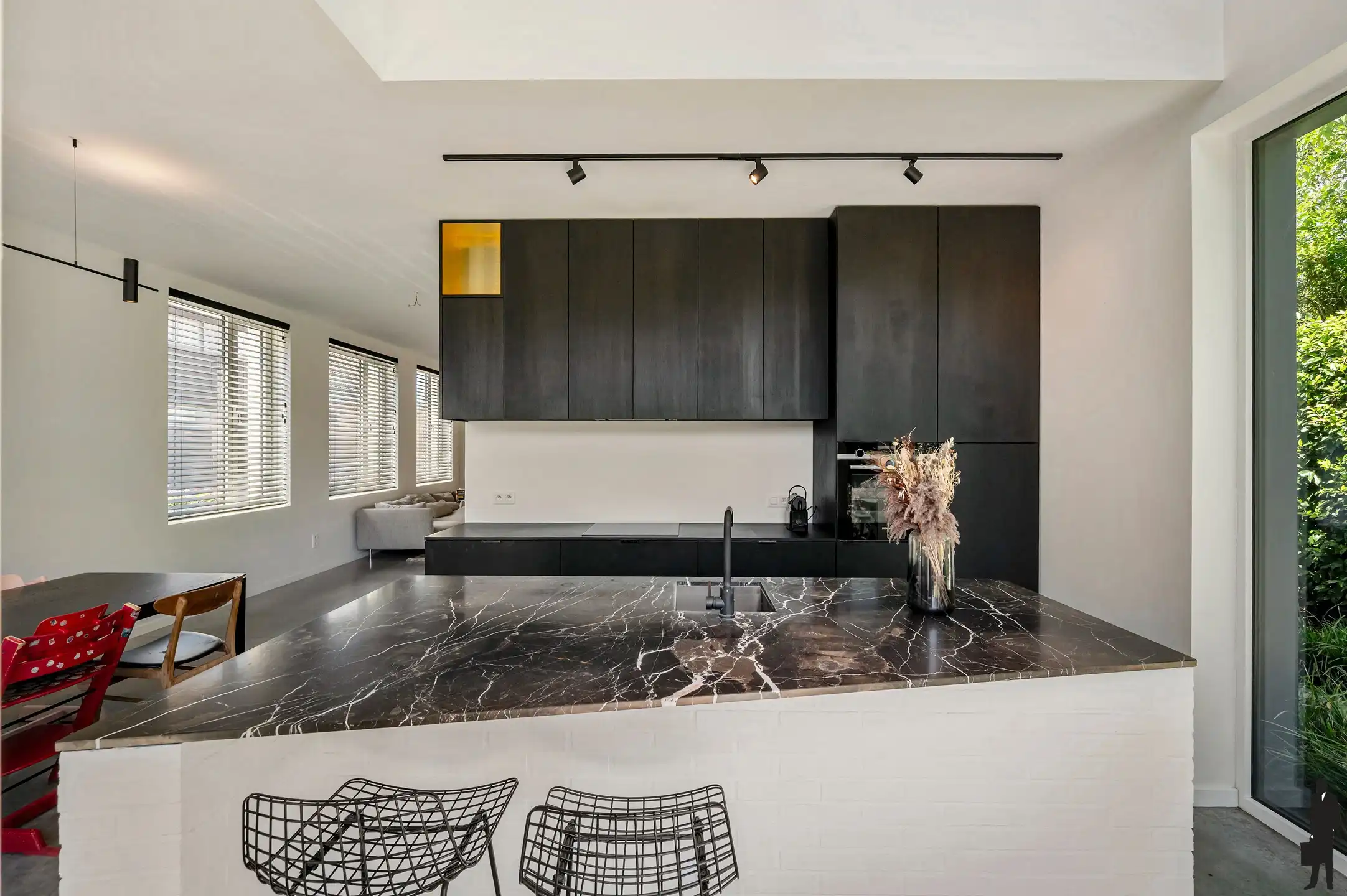Moderne architecturale woning, gerenoveerd door Studio Noord, met oog voor detail en authenticiteit foto 9