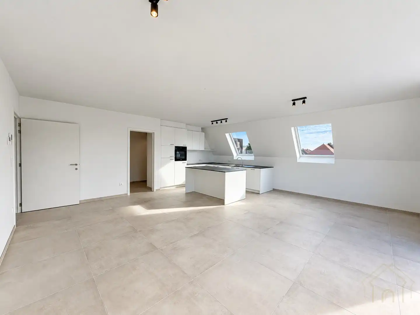 Nieuw appartement met 2 slaapkamers, garage en parkeerplaats, perfect gelegen in Menen - Te huur! foto 4