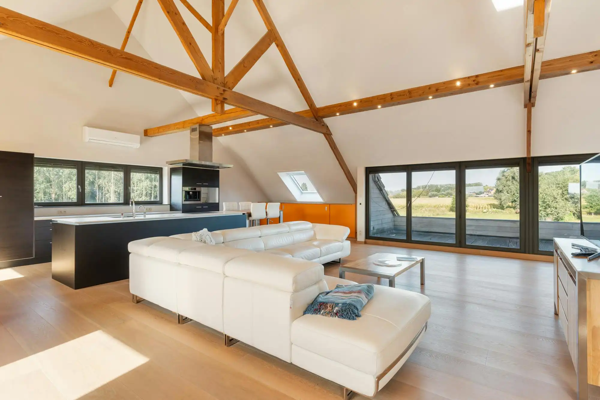 Ruime villa met tuin & 2 garages, ideaal als kangoeroewoning foto 22