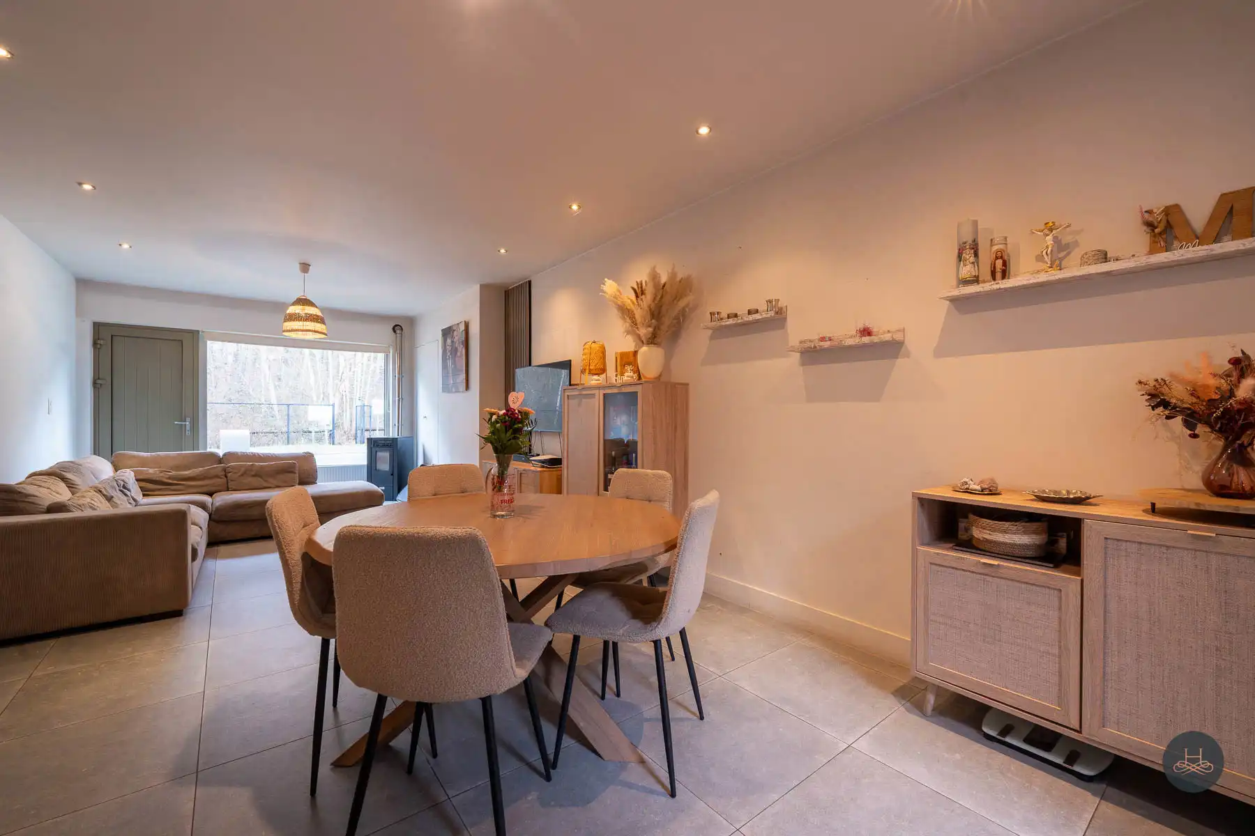 Energiezuinige, instapklare woning met achterliggend perceel foto {{pictureIndex}}