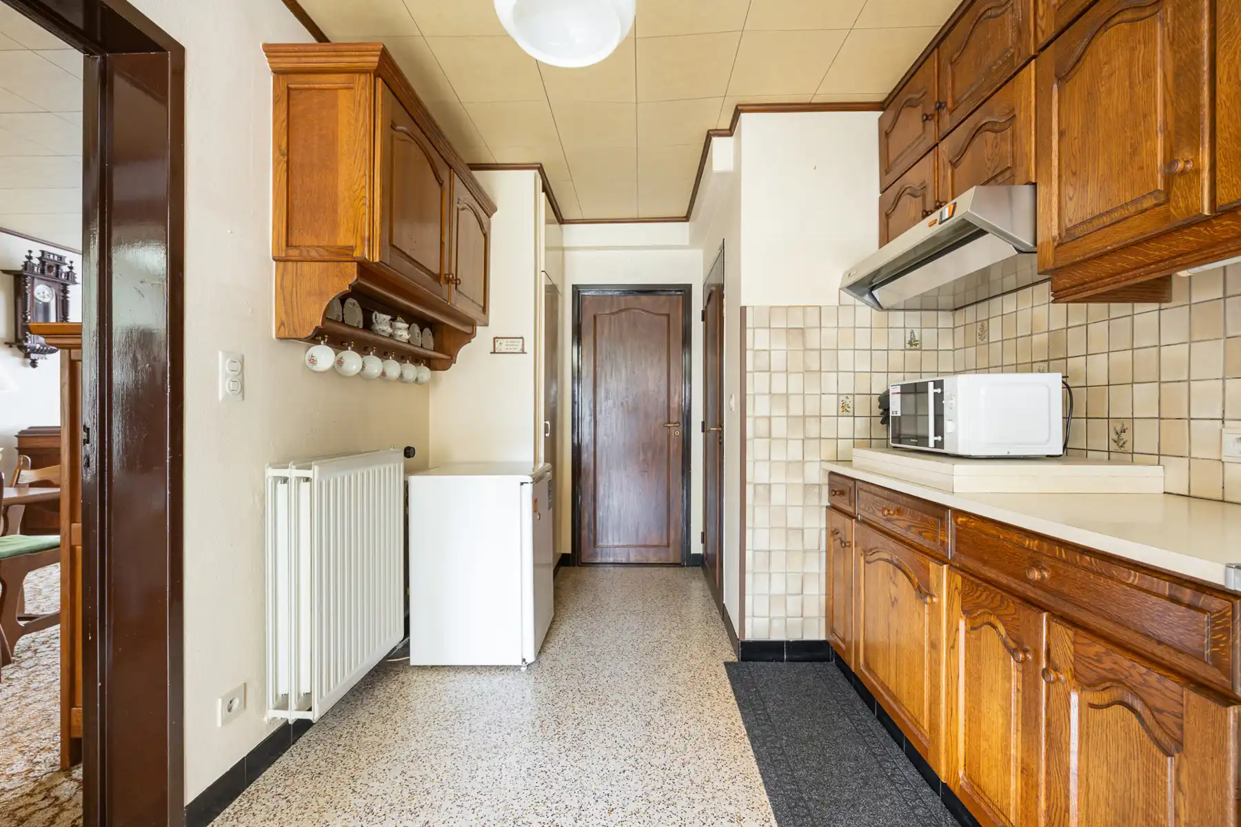 Halfopen bebouwing met 3 slaapkamers en garage op een perceel van 315m². foto 7