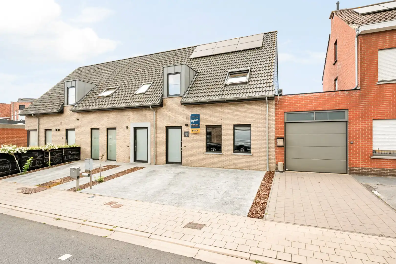 Instapklare woning met 3 slaapkamers, oprit voor 2 wagens en garage op rustige locatie in Beselare foto {{pictureIndex}}
