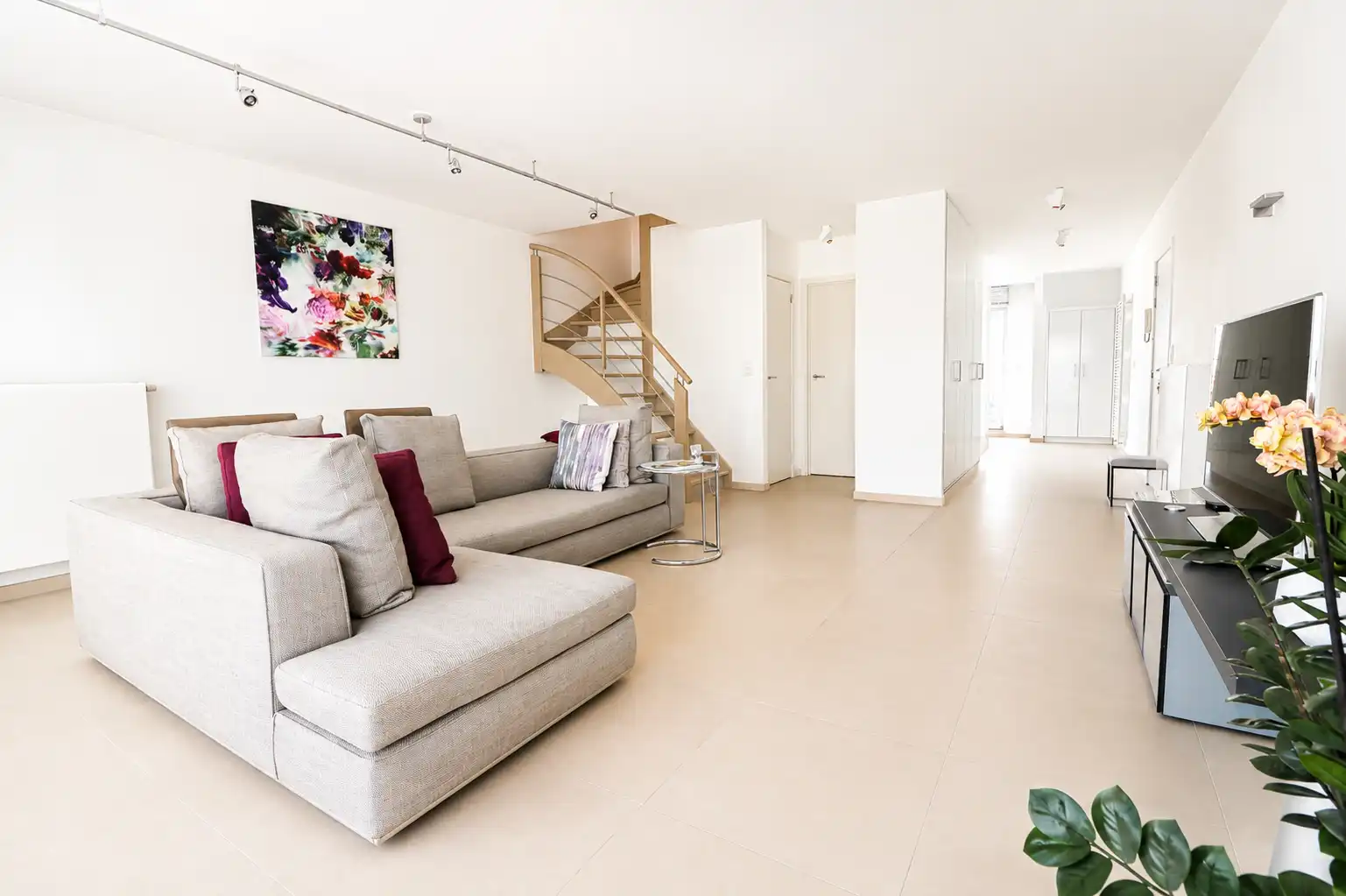 Instapklaar 2-slaapkamerappartement (112 m²) met 2 grote terrassen (11 m²), vlakbij station, winkelstraten en Zeedijk. foto 10