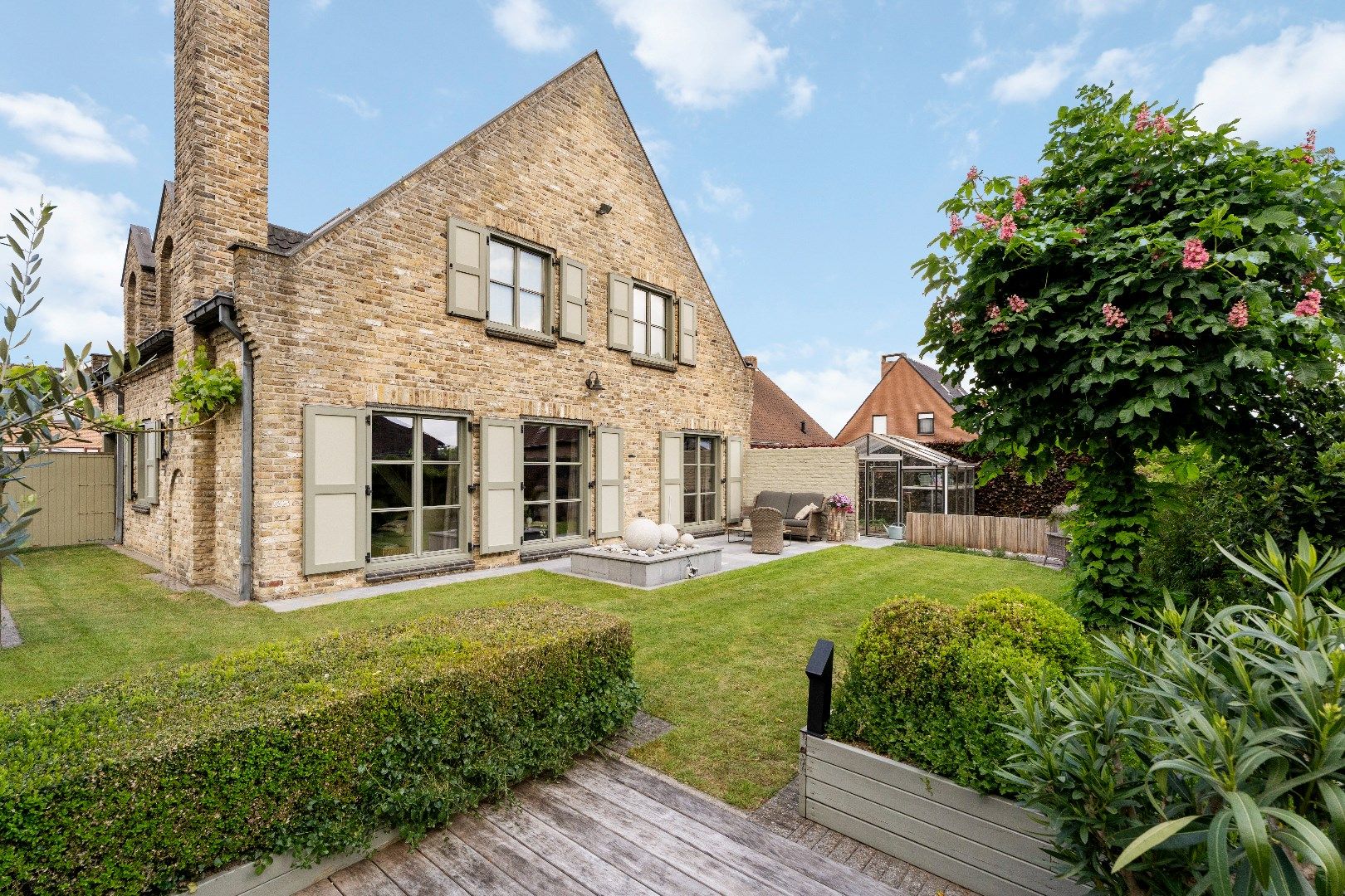 PRACHTIGE KWALITATIEVE VILLA IN RUSTIGE WOONWIJK OP 558 m² foto 4
