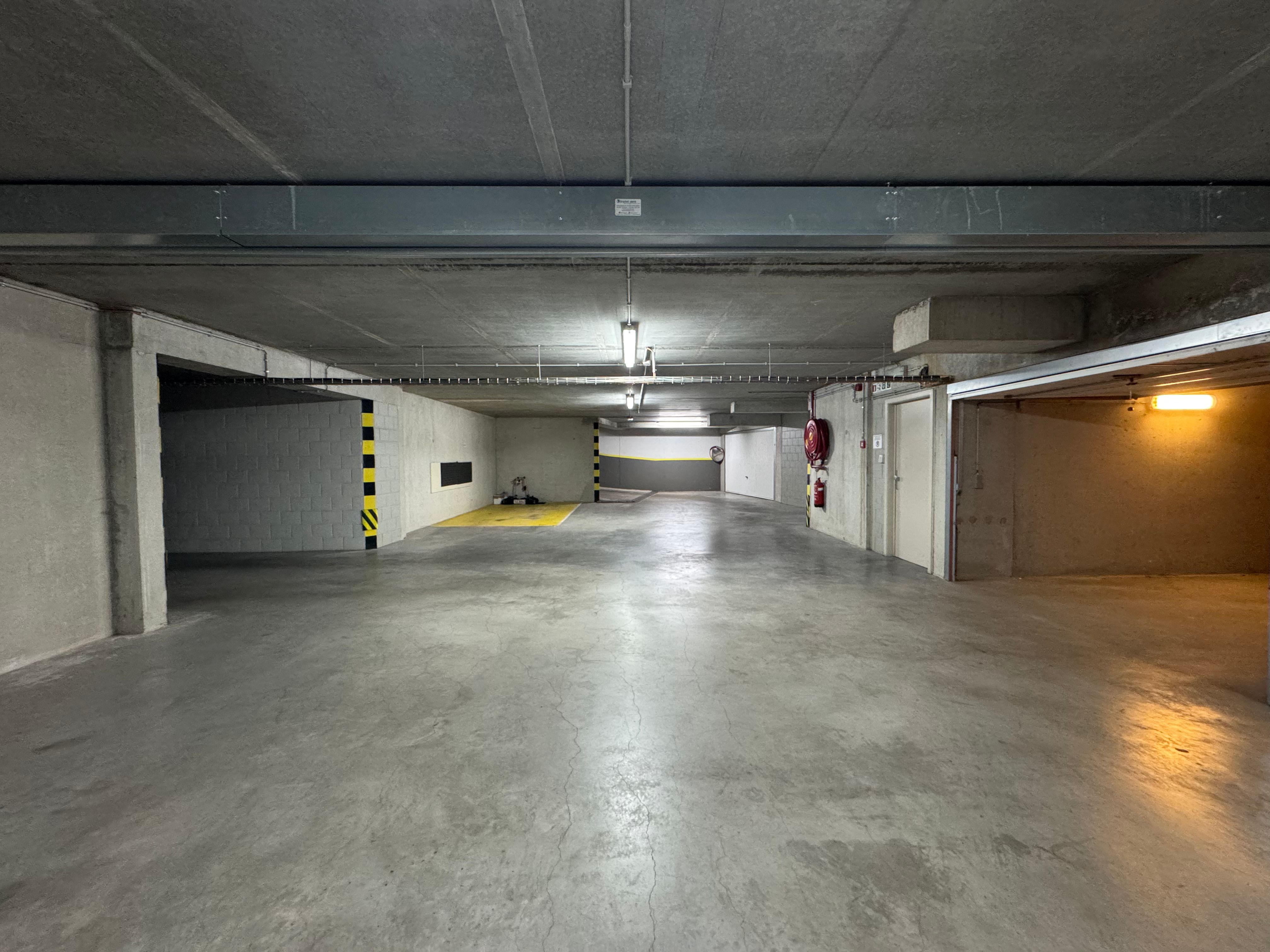 Ruime garagebox vlakbij Jachthaven foto 6