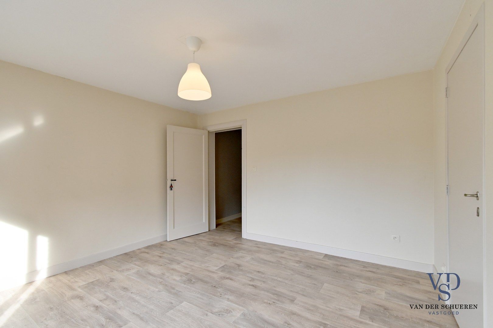 Te renoveren woning in centrum Balegem. foto 29