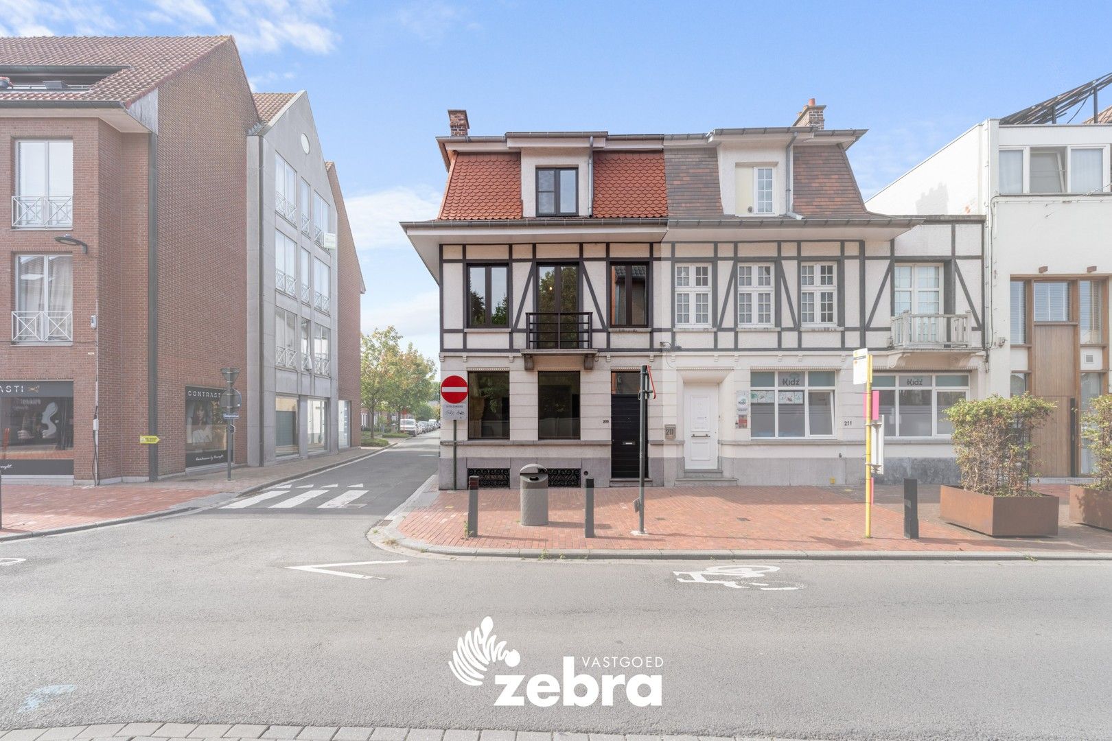Karaktervol huis in cottagestijl met 4 slaapkamers in centrum Roeselare! foto 2