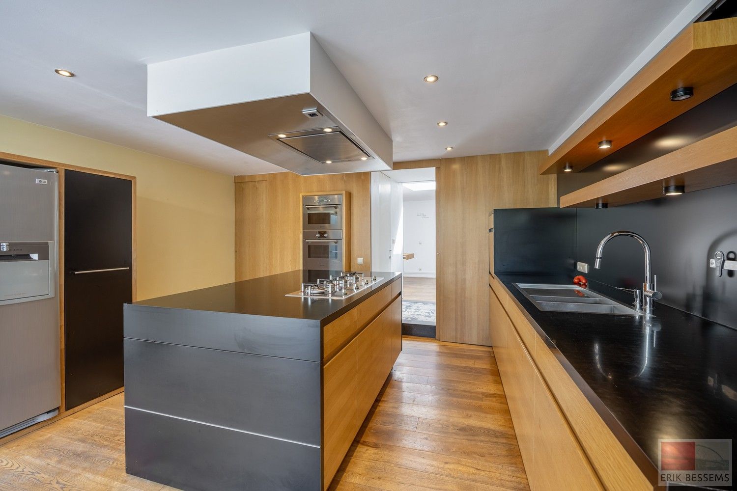 Licht op te frissen woning met drie slaapkamers, gelegen in een gezellige woonomgeving. foto 16