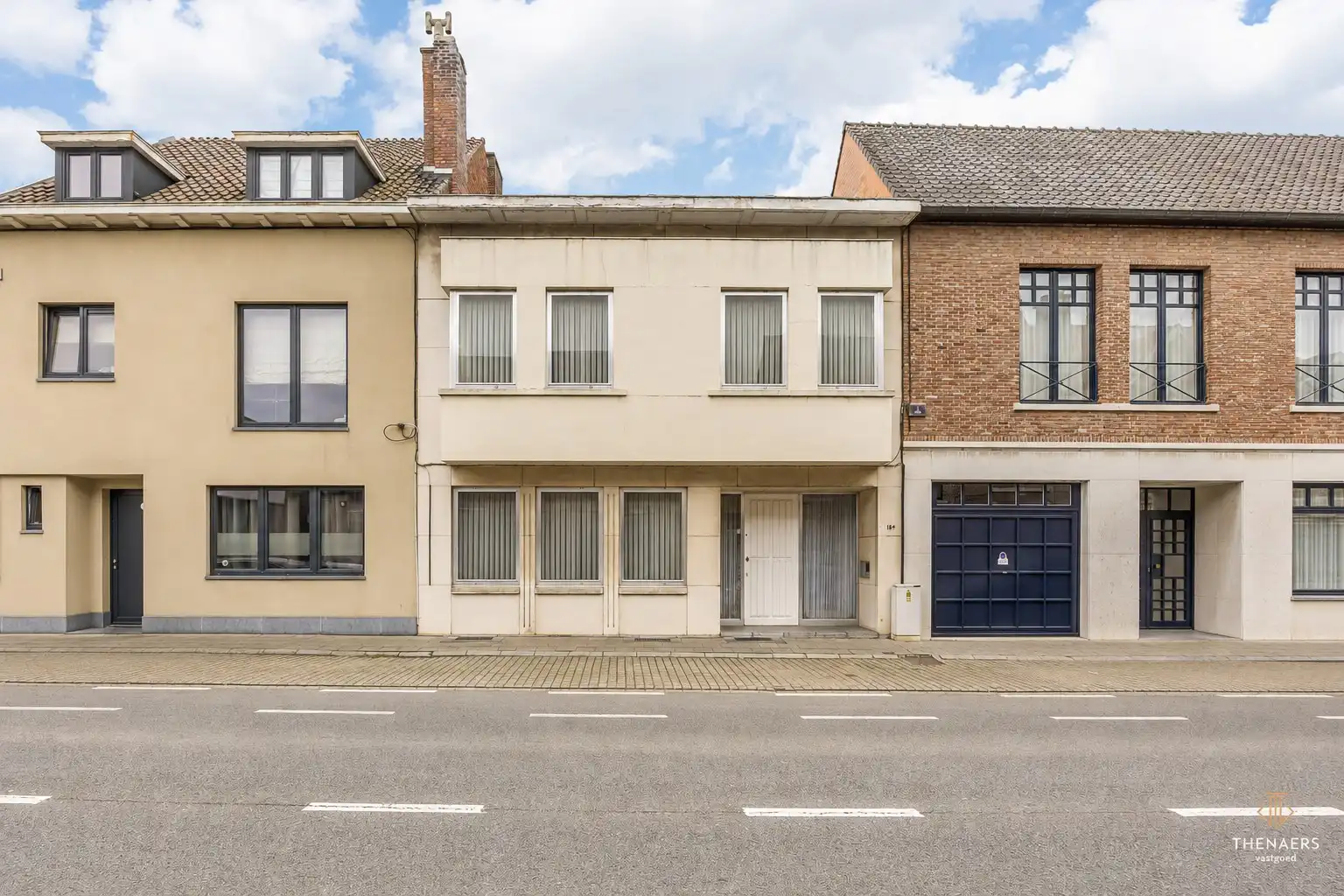 Hoofdfoto van de publicatie: Statige woning met uitzonderlijk veel ruimte, karakter en mogelijkheden pal in het centrum van Sint-Truiden.