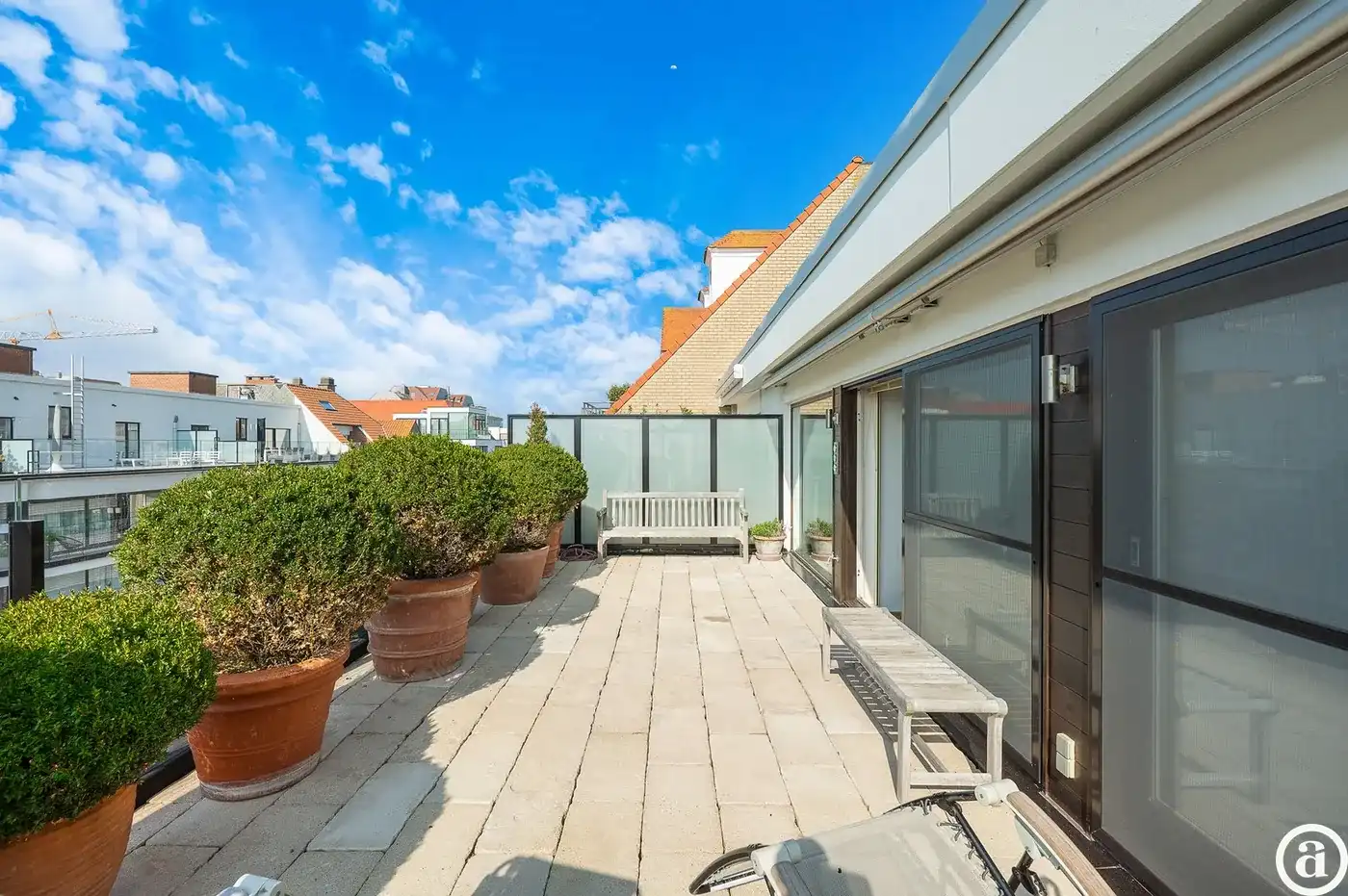 Penthouse appartement met grote zonneterrassen nabij strand. foto 18