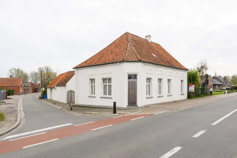 Hoekperceel van 834 m² met karakterwoning en ontwikkelingspotentieel te Olsene (Zulte). foto 3
