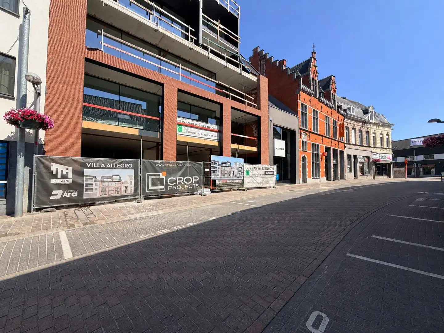 Uitstekend commerciële ruimte in centrum Tielt! foto {{pictureIndex}}
