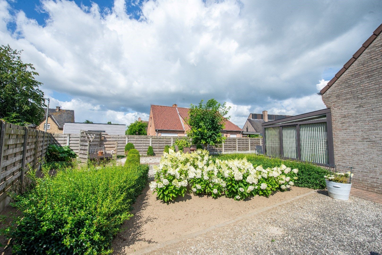 Verzorgde gelijkvloerswoning met 2 slaapkamers, garage, veranda en tuin foto 19