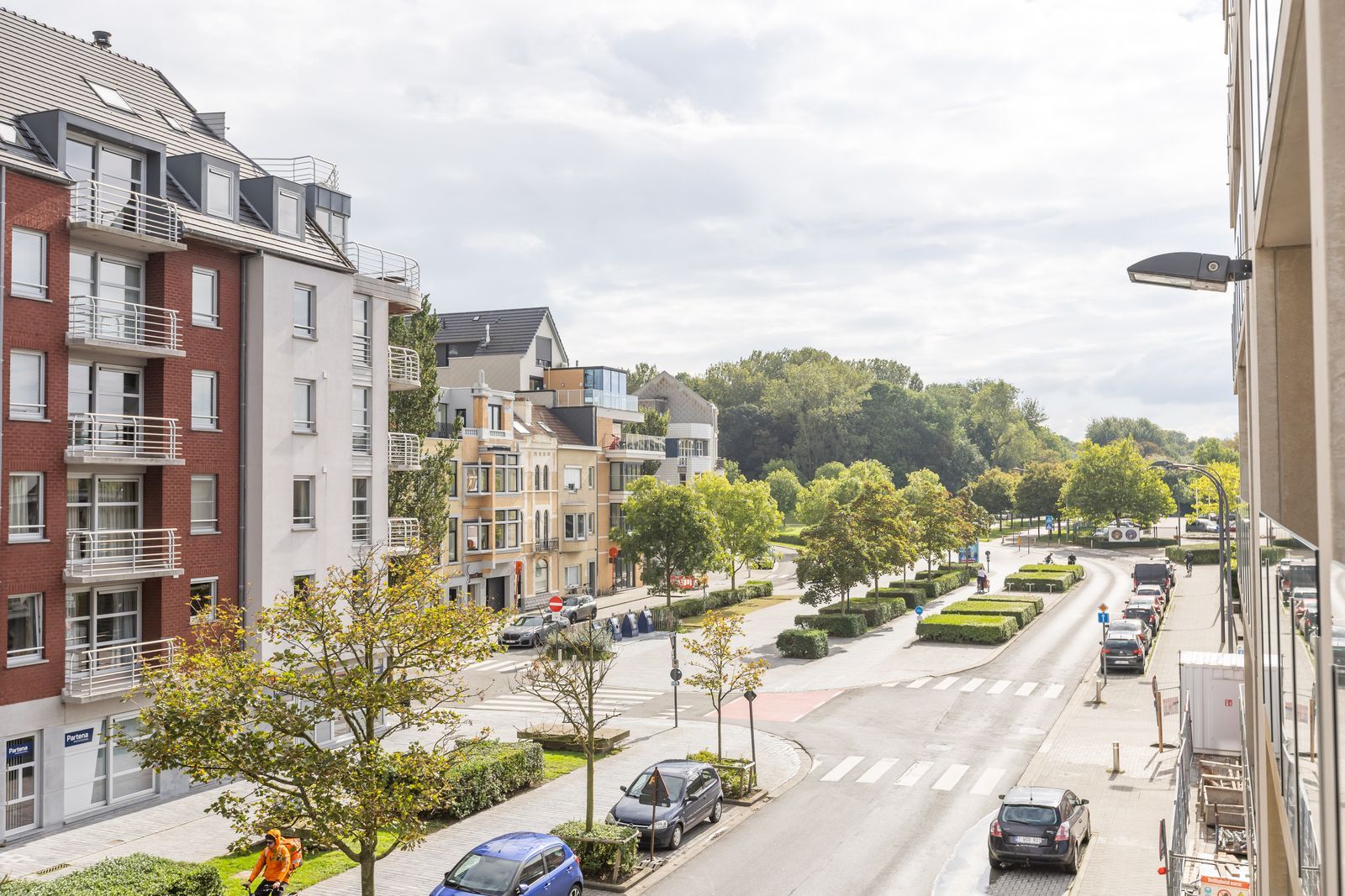 Modern, luxueus en ruim appartement met 2 slpk en 2 zonnige terrassen foto 6