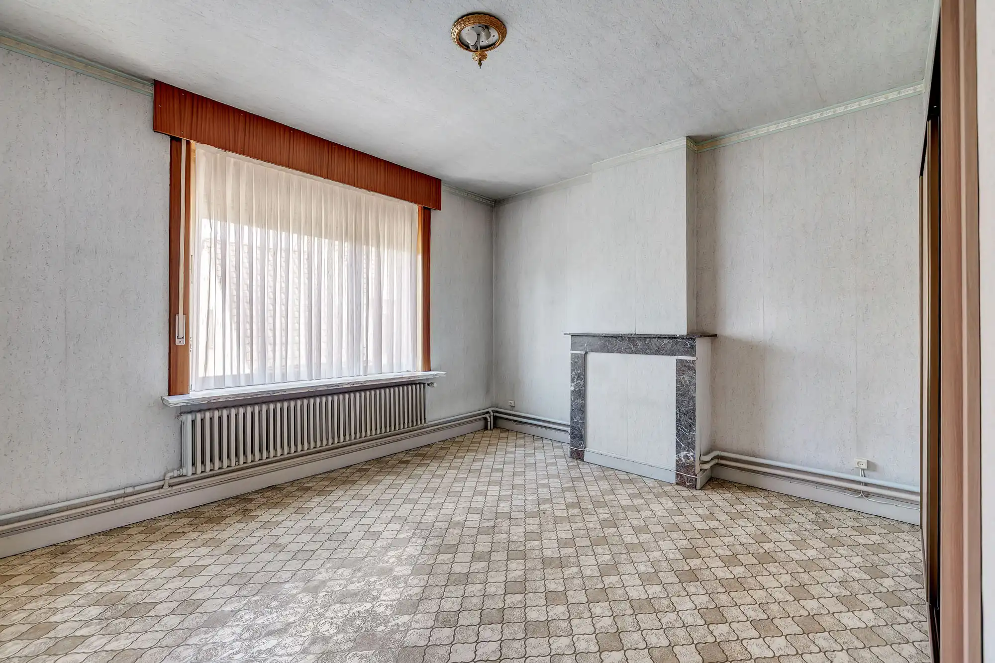 Te renoveren ruime handelswoning foto 15