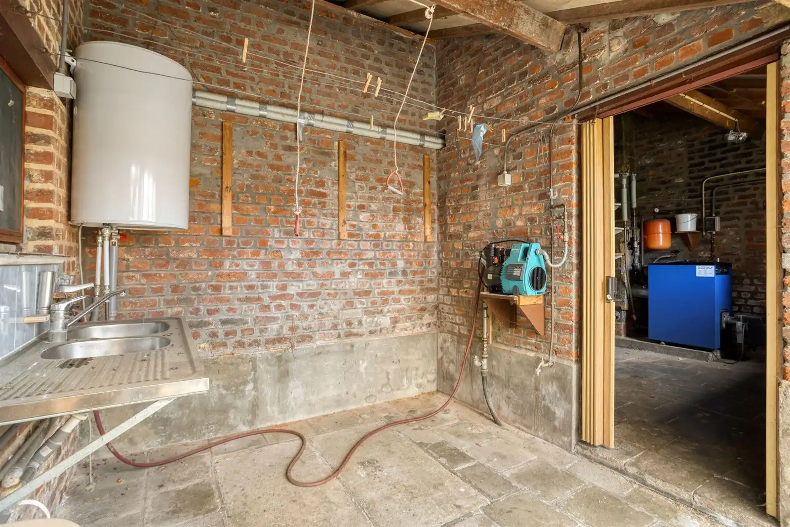 Openbebouwing met 5 slaapkamers garage en ruime tuin foto 18