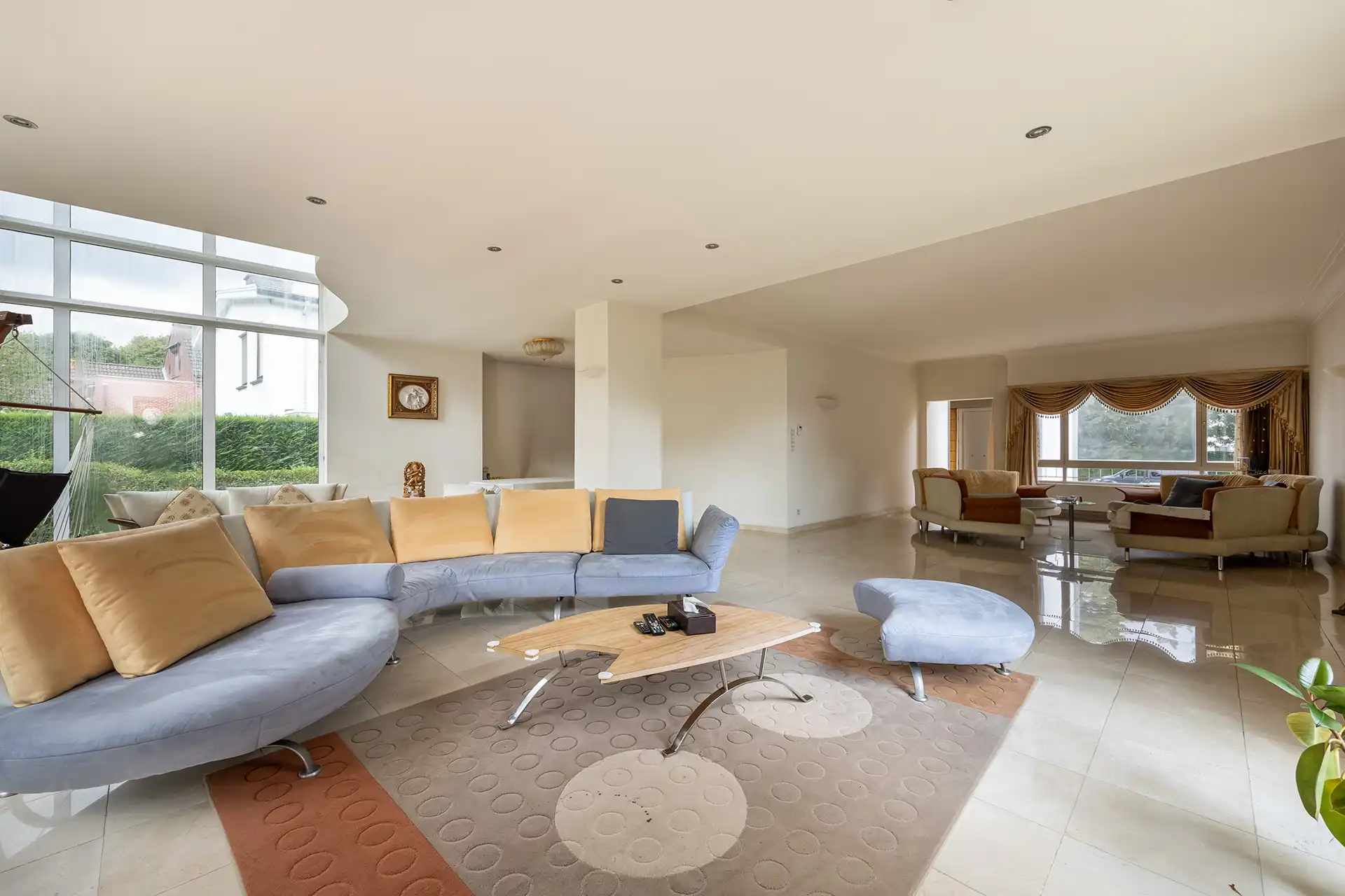 Ruime villa met 4 slpk's en 3 badkamers op toplocatie foto 2