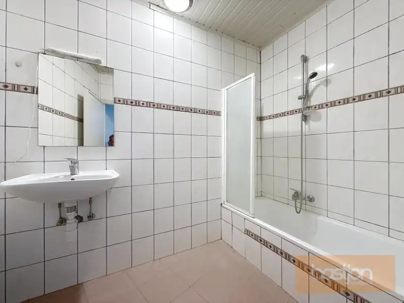 🏡 Te Koop in het Hart van Zwevegem – Handelspand met Woonst en Garage! foto 13