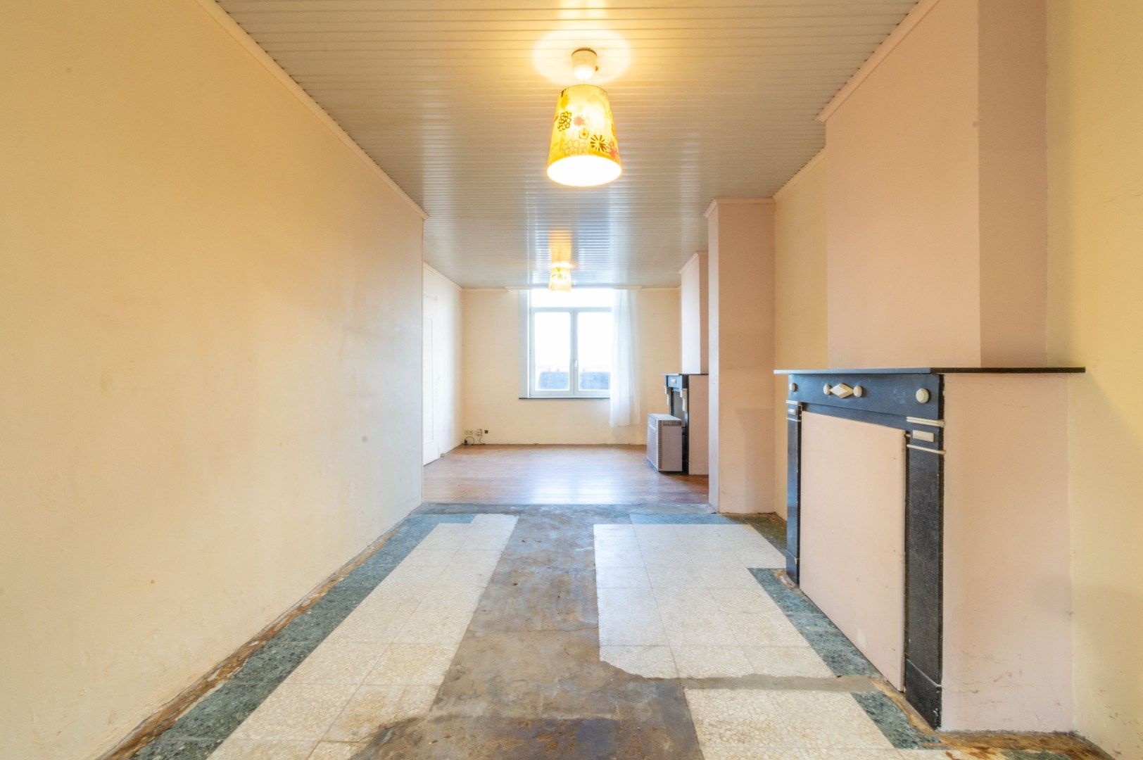 Ruime, te renoveren woning met 4 slaapkamers + zuid-tuin! foto 11