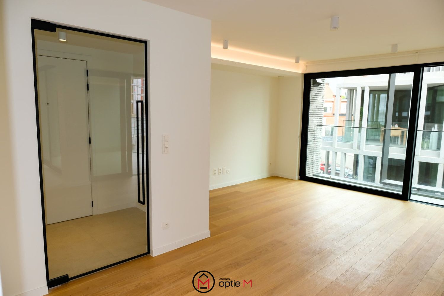 APPARTEMENT TE HUUR IN HASSELT – Ruim, licht en centraal gelegen foto 4