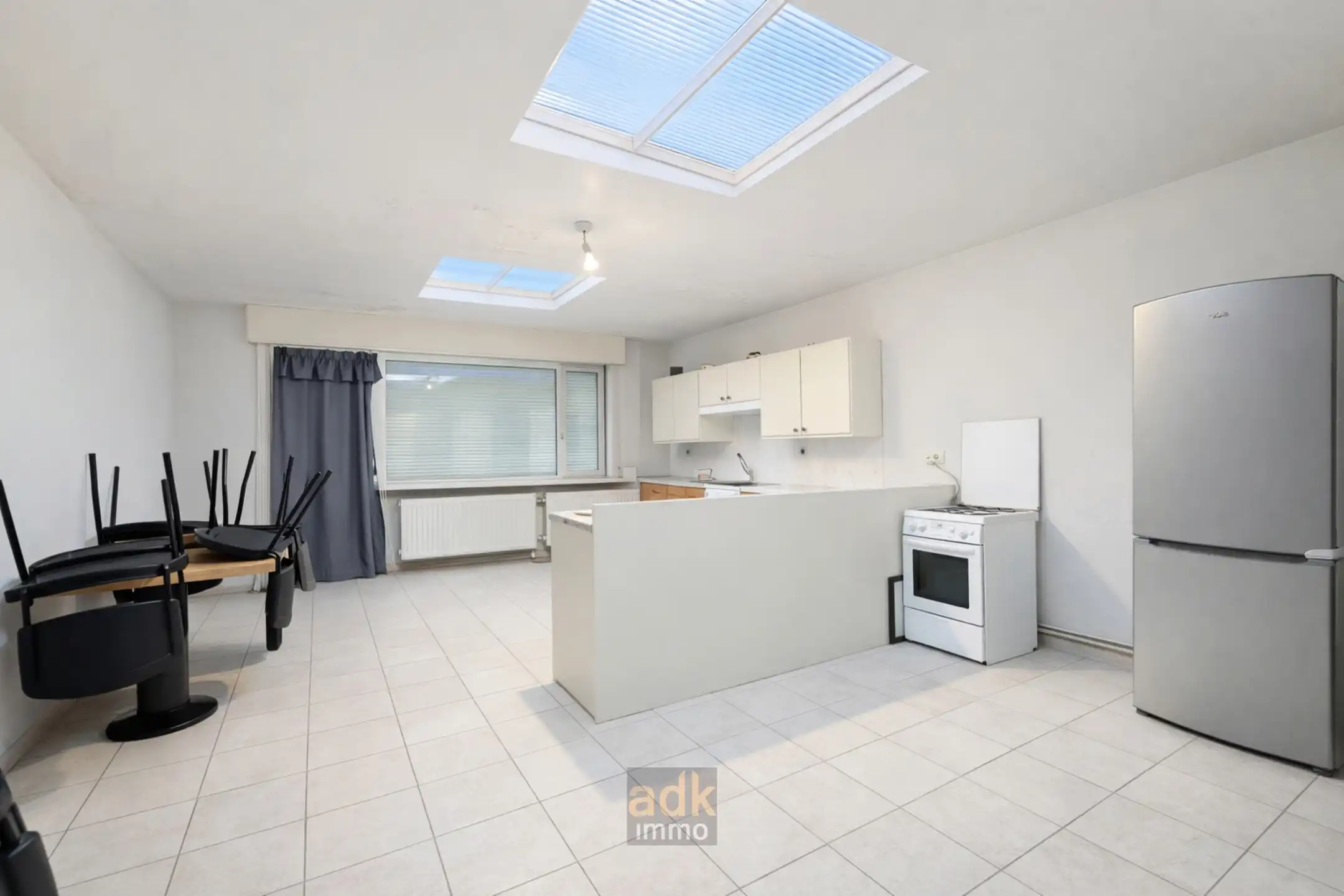 Grote woning met 4 slaapkamers & 4 garages foto 5