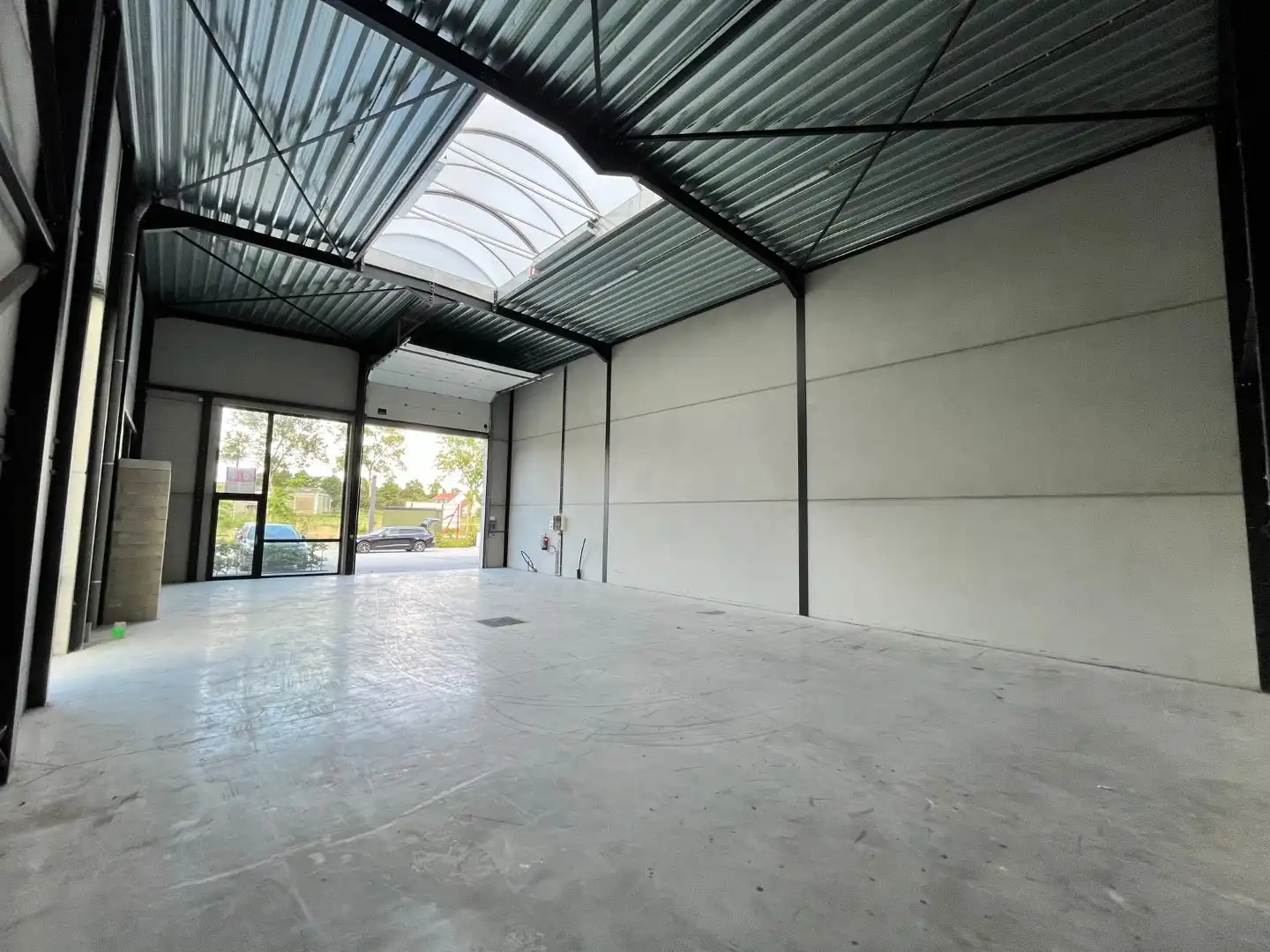 Goed gelegen KMO-unit te huur in Zwevezele foto 14