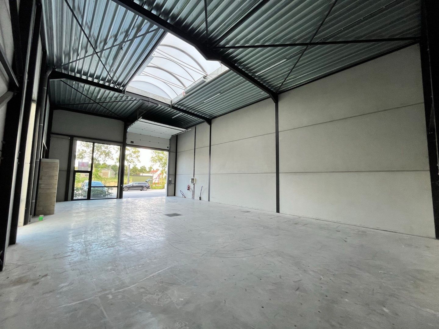 Nieuwbouw KMO-unit in Zwevezele te huur (180 m²) foto 4