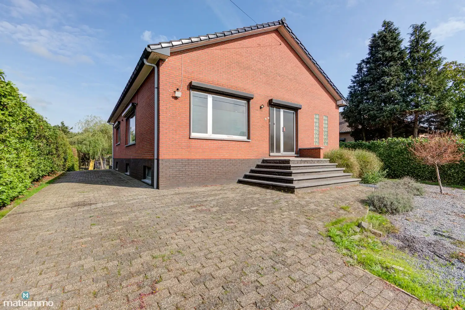 RUIME, GELIJKVLOERSE WONING (VOLLEDIG ONDERKELDERD), MET GARAGE EN TUIN NABIJ CENTRUM GENK foto 42