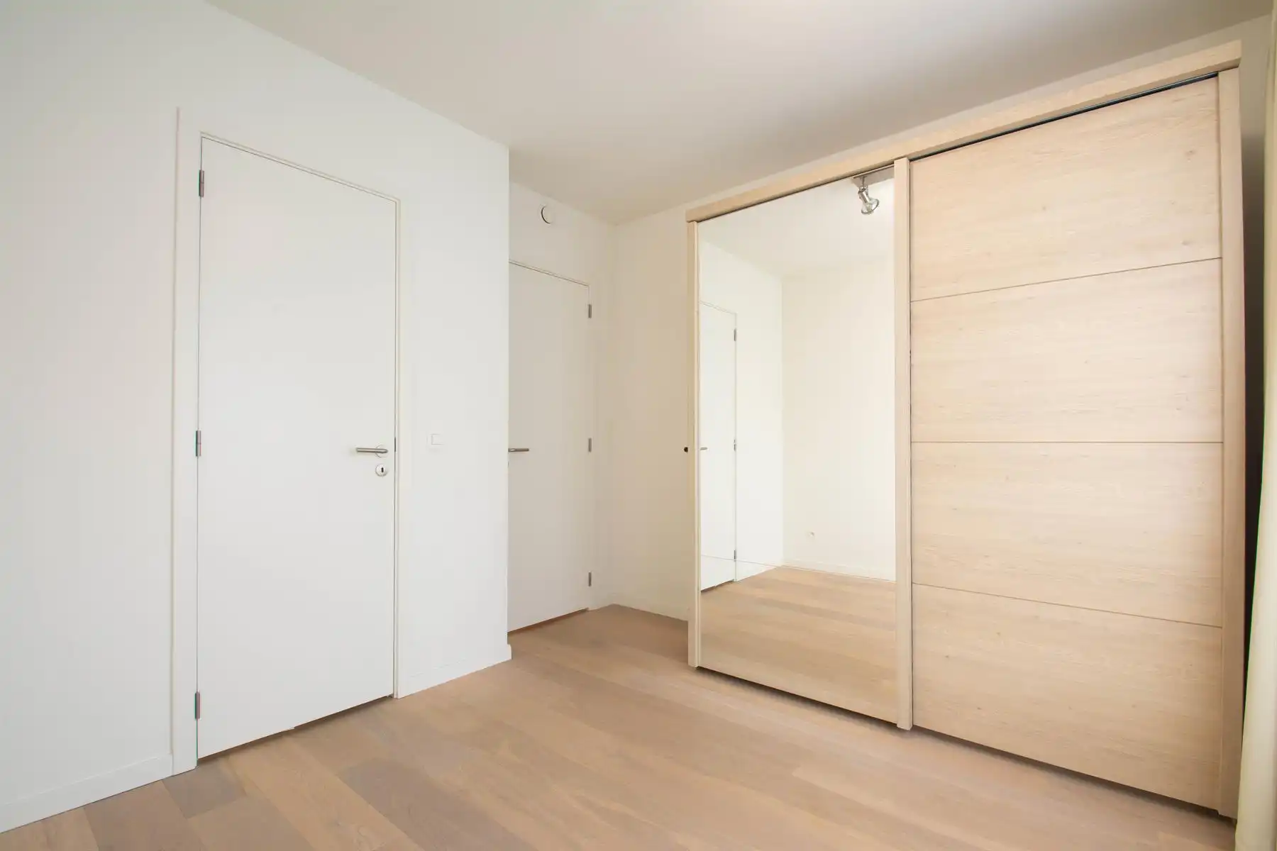Prachtig gemeubeld 3 kamer appartement + TERRAS (NAVO) foto 8