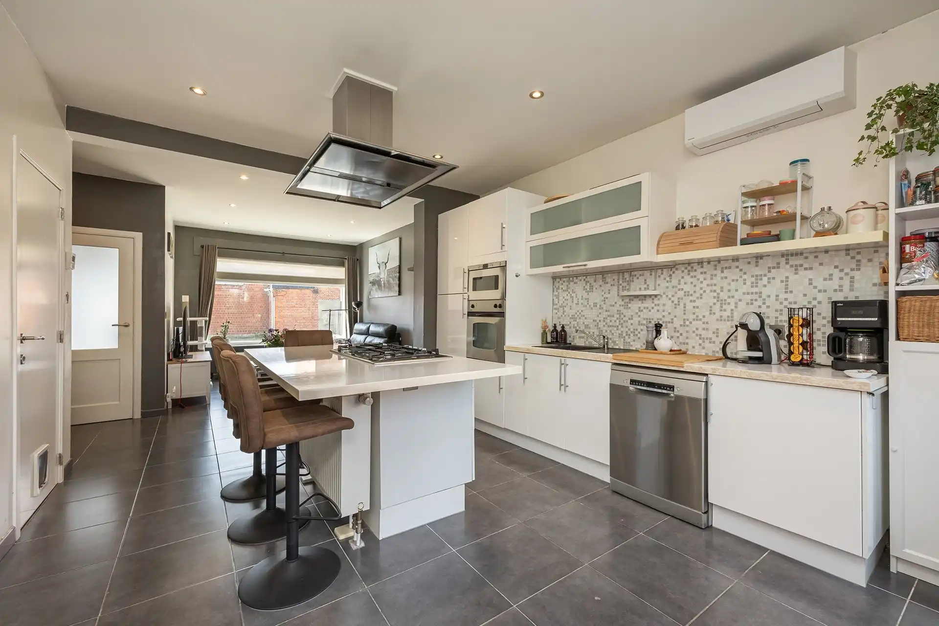 Instapklare starterswoning met 3 slaapkamers en gezellige tuin foto 4