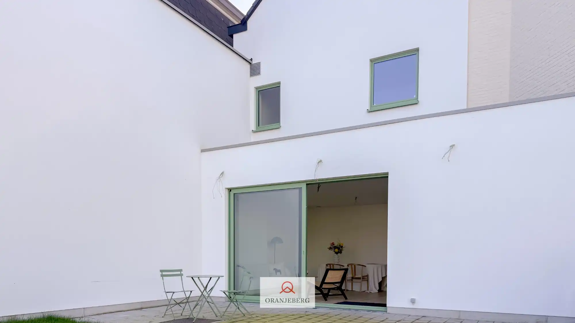 Ruime woning met 4 slpk's en tuin foto 12