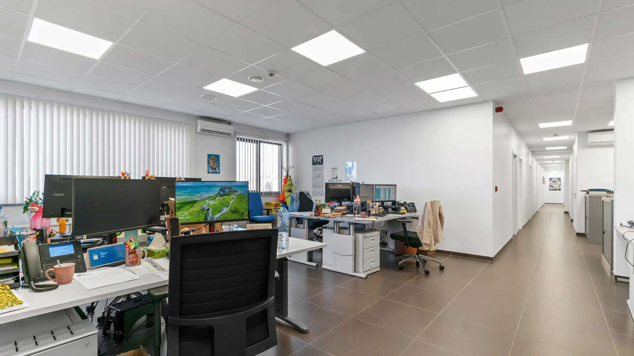 Volledig uitgerust distributiecentrum in nieuwbouwstaat foto 20