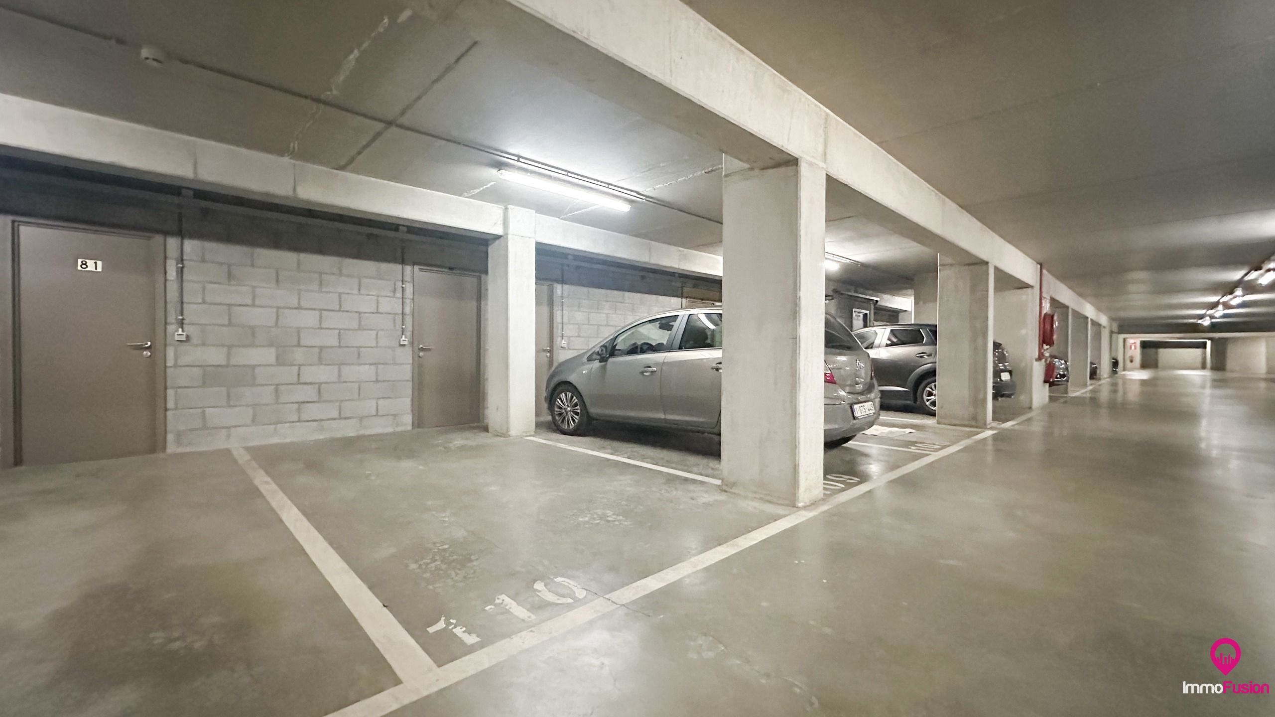 Instapklaar gelijkvloers appartement met 2 slpks en parking! foto 28