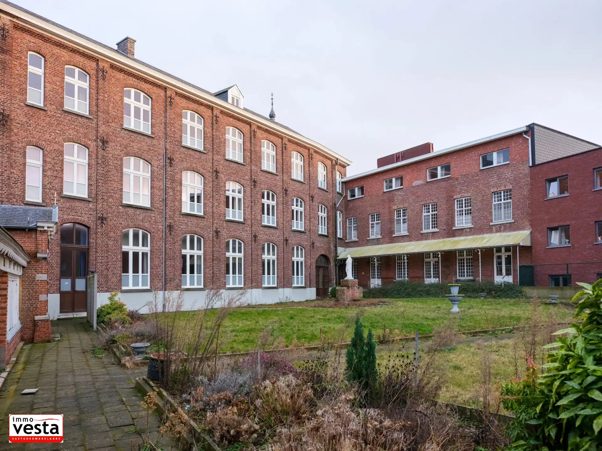 Voormalig klooster met projectpotentieel foto 30