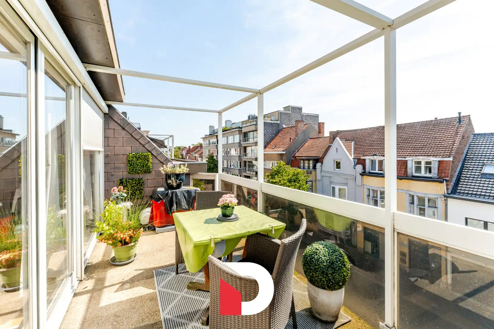 Ruim 3 slaapkamer appartement met terras nabij centrum Brugge foto 3