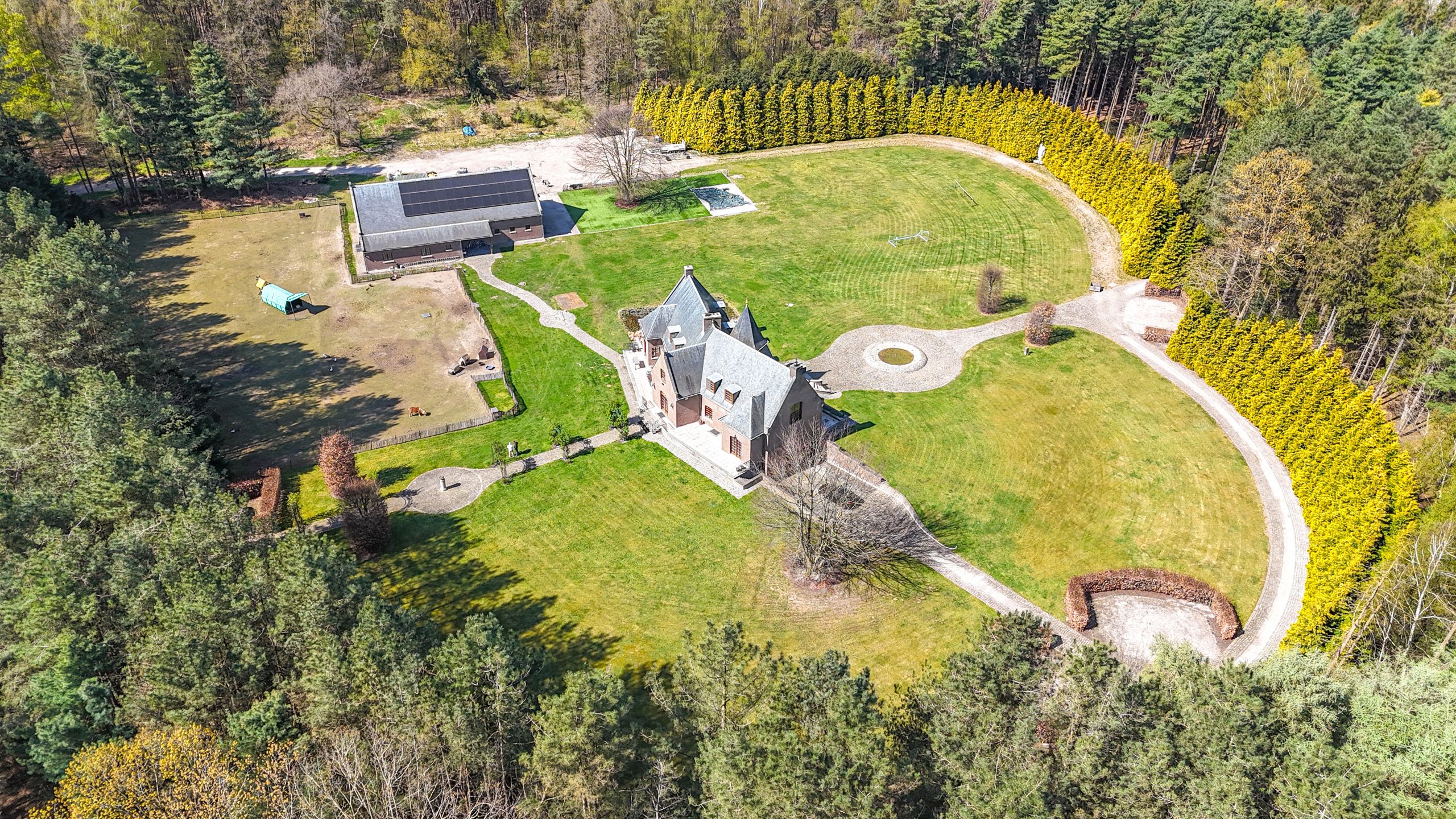 Unieke villa met bijgebouw, op ruim perceel van ca. 8.5 HA! foto 142