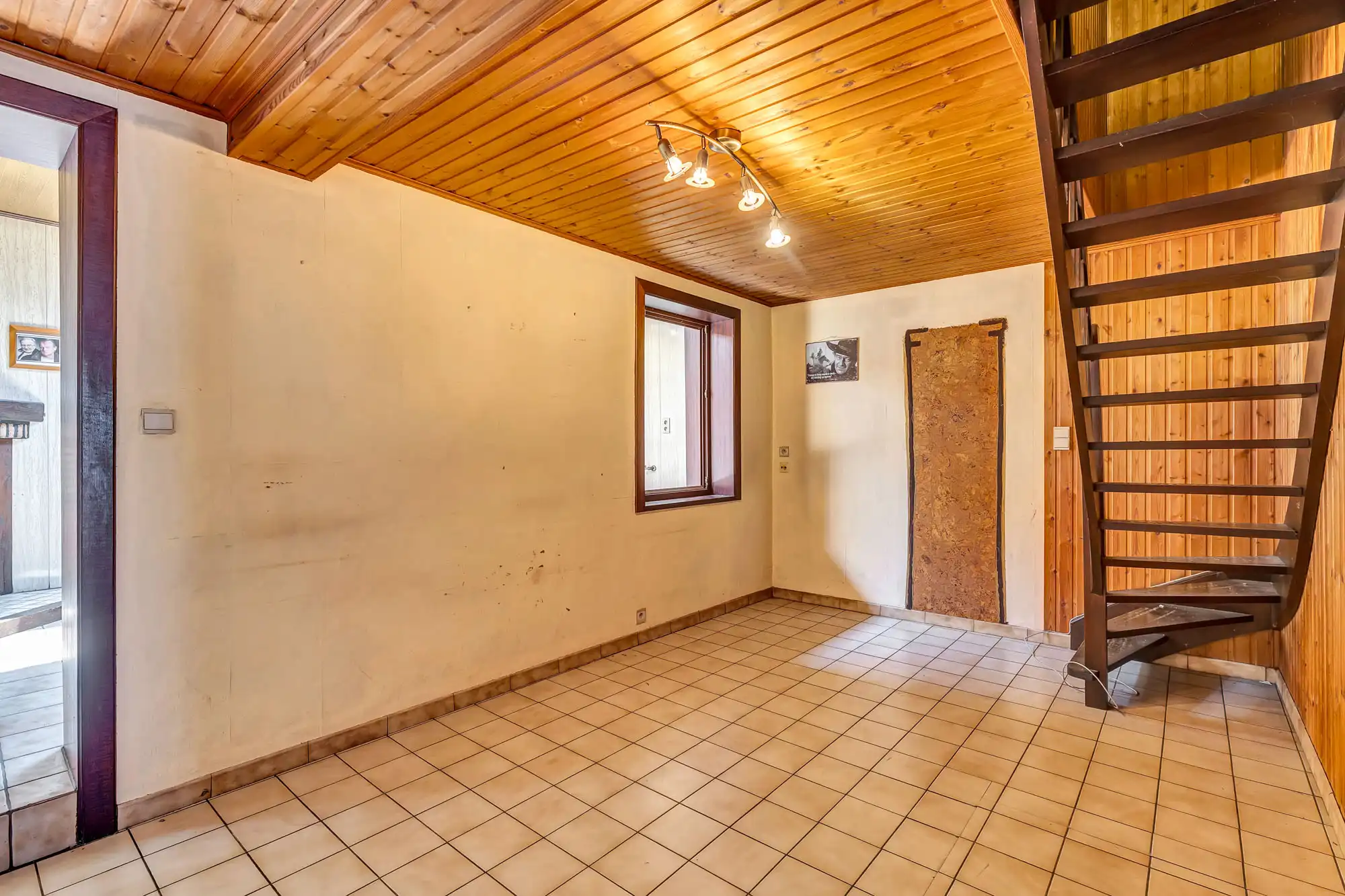 Te renoveren woning met garage en tuin foto 10