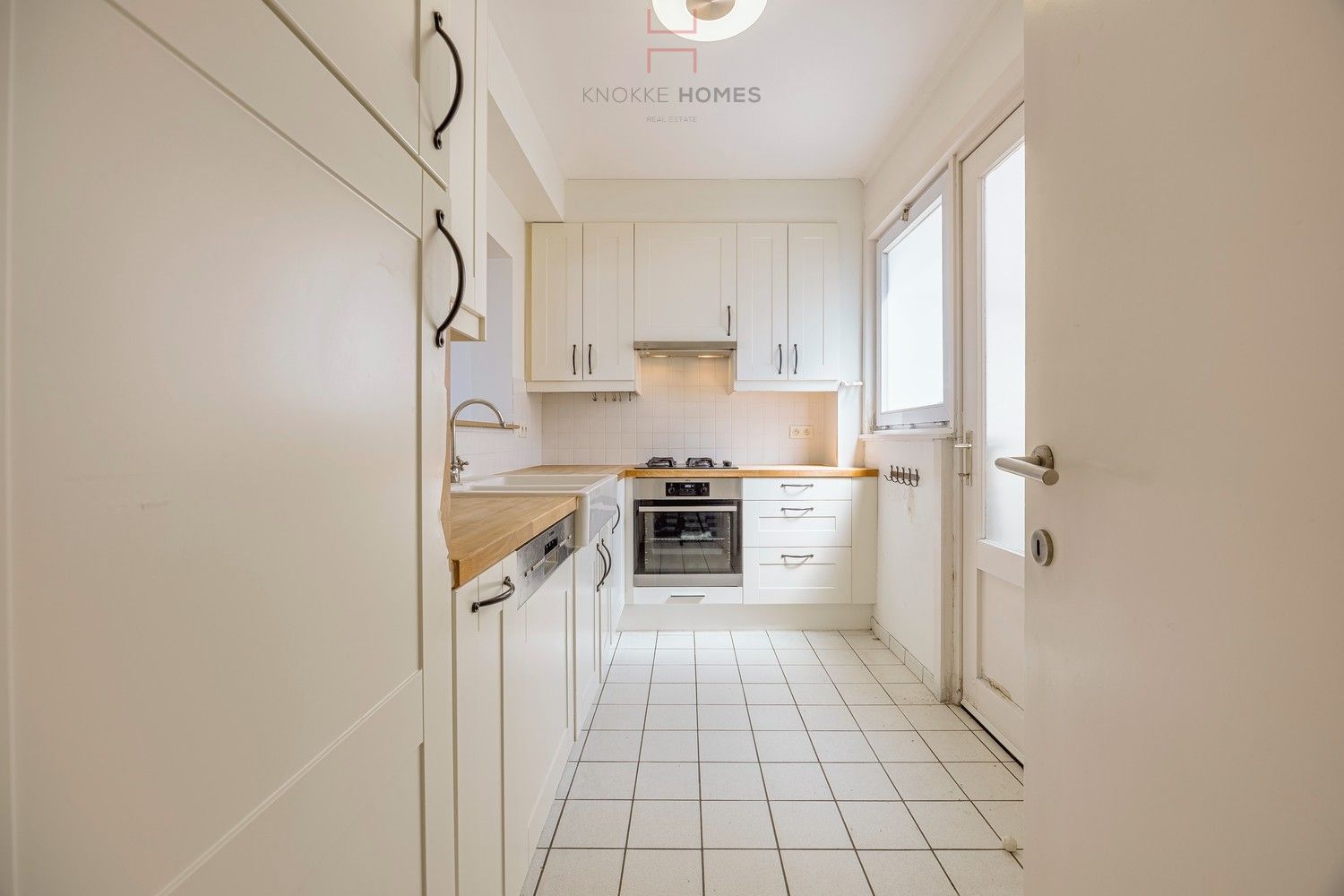 Ruim appartement met 4 kamers en prachtig zeezicht op de zeedijk aan het Albertstrand foto 12