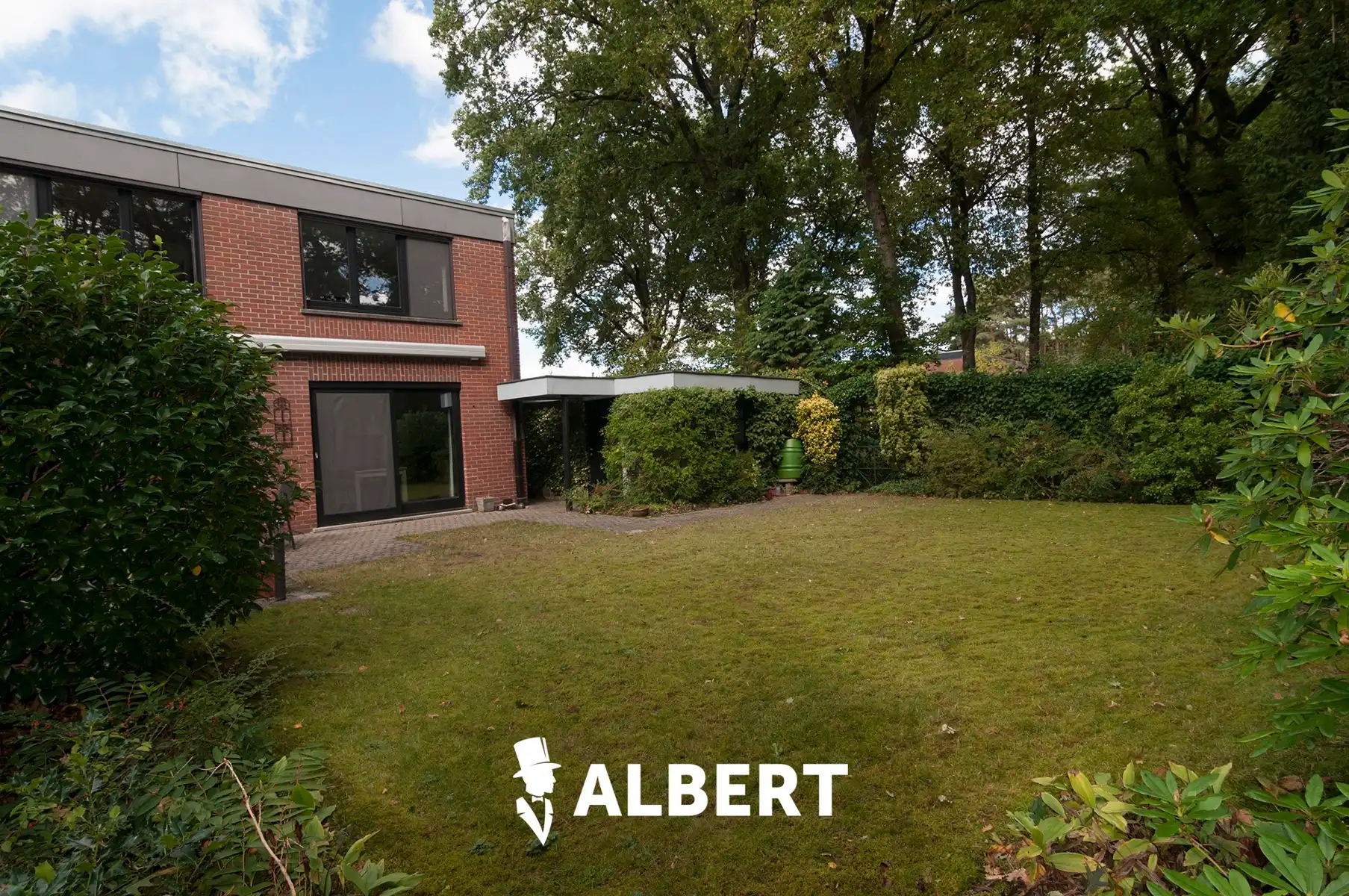 Leuke woning op toplocatie met mooie tuin en 4 slaapkamers! foto 3