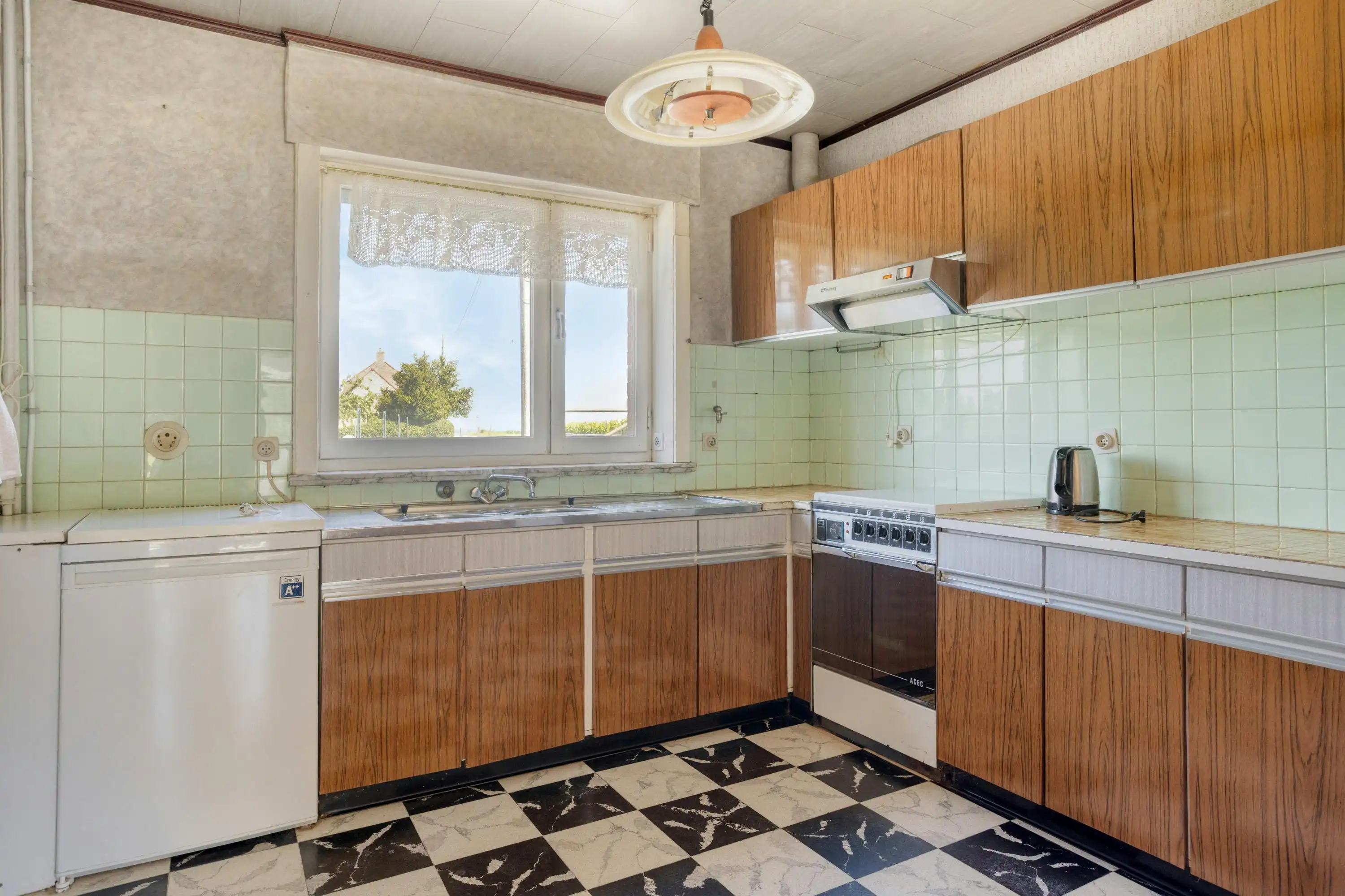 Huis met weide te koop op prachtige locatie in Heuvelland foto 11