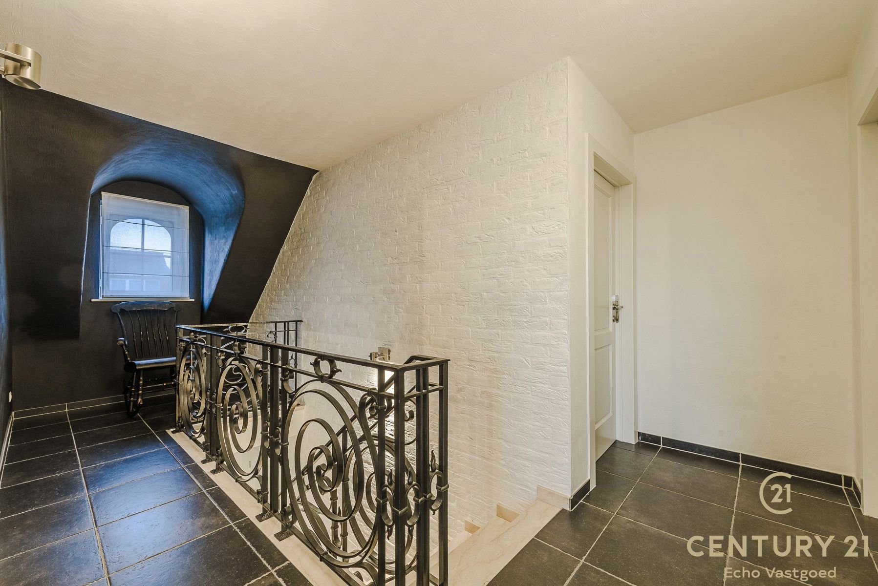 Stijlvolle vrijstaande woning met zwembad, poolhouse en tuin foto 13