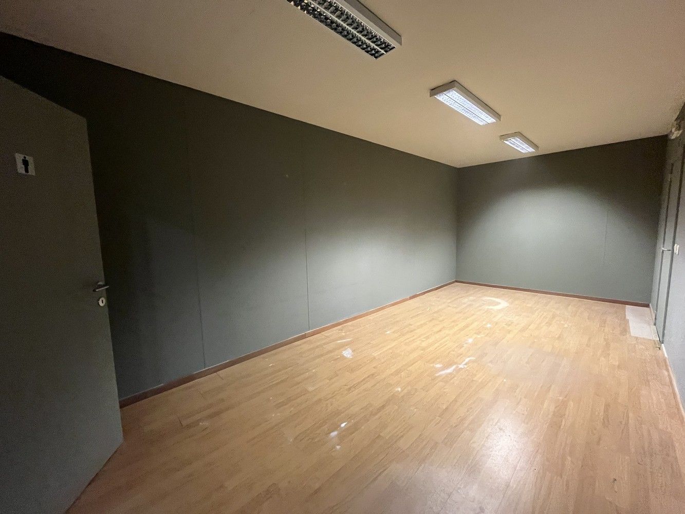 750m² opslagruimte met kantoor foto 6
