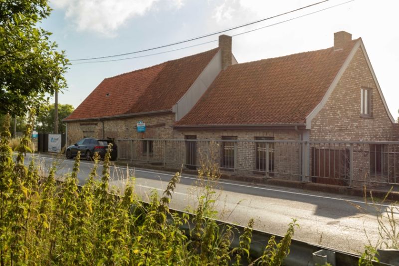 Groot-Diksmuide. Nieuwkapelle. Idyllisch gelegen charmante PAARDENHOEVE MET STALLINGEN, PADDOCK EN WEILAND gelegen in uitgestrekt natuurgebied en waterbeddingen.  UNIEK STUKJE PARADIJS foto 3