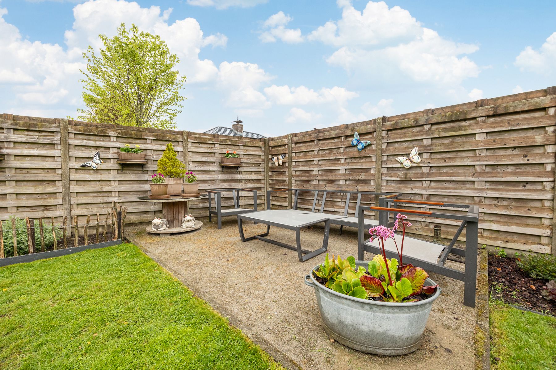 Woning met 2 slaapkamers en garage op 557 m2 grond foto 36