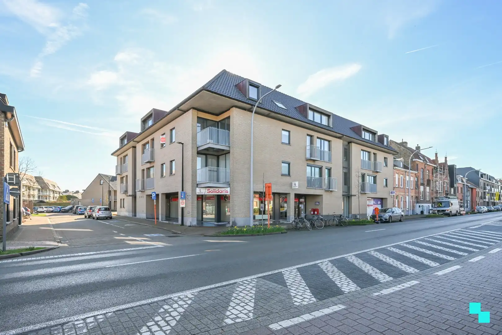 Deels ingerichte handelsruimte op toplocatie te Sint-Andries foto 22