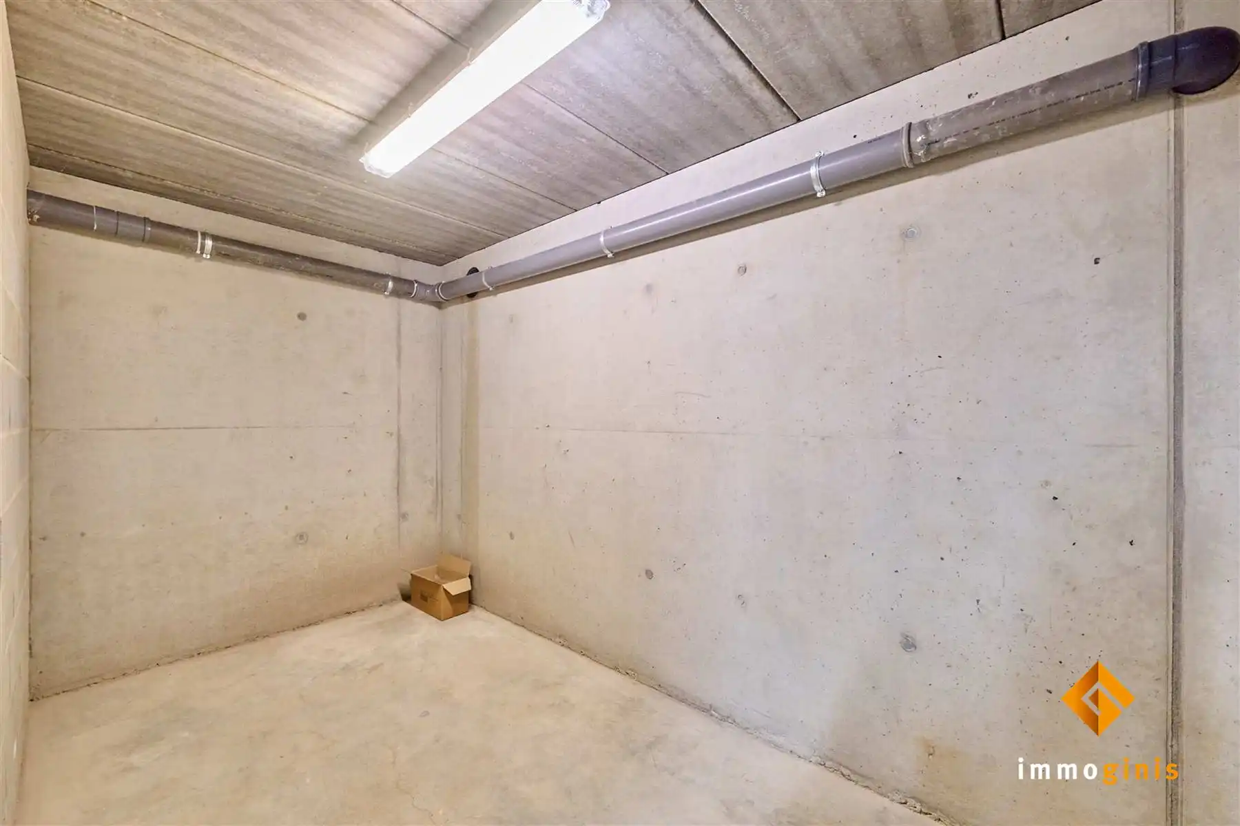 Ruim duplexappartement met 2 slaapkamers, groot terras, kelderberging en carport. foto 16