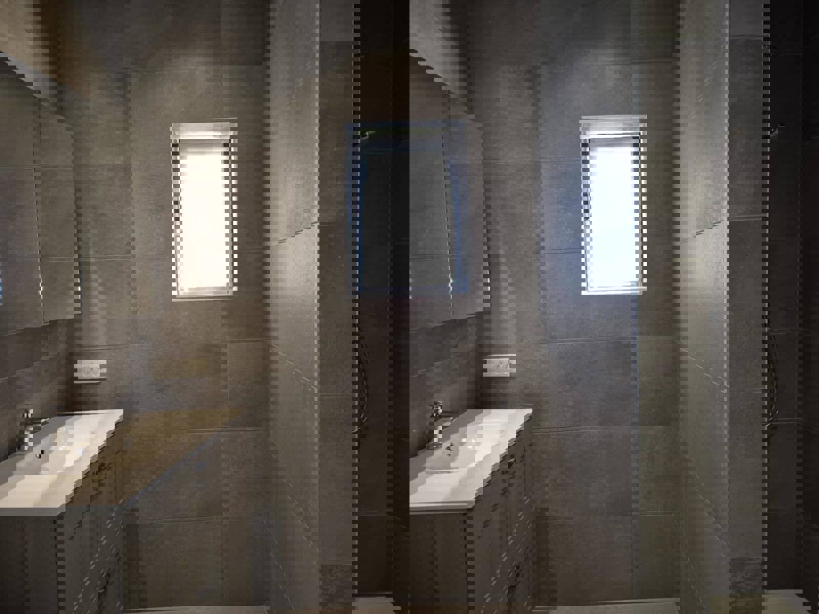 Prachtige open bebouwing met 4 slaapkamers en 2 badkamers foto 8